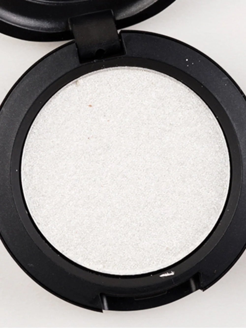 MAC Cosmetics Pressed Pigment Eyeshadow in Angelic - Swatched